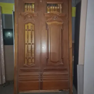 Puerta entrada madera maciza castellana