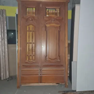 Puerta entrada madera maciza castellana