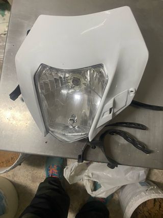 Faro de moto blanco