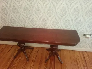 Mesa de comedor de madera