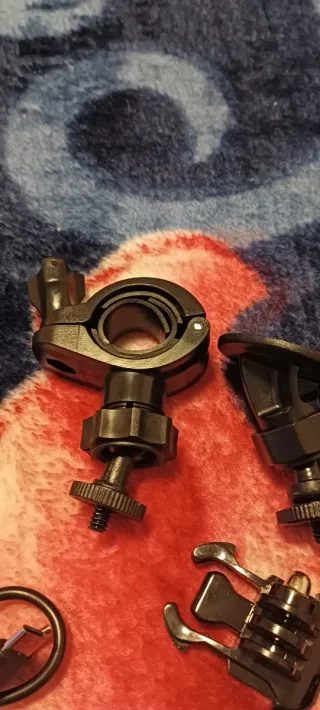 Cámara de acción con accesorios