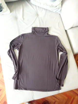 2 Camisetas Cuello Alto Marrón