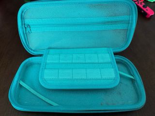 Nintendo Switch + 4 mandos + complementos