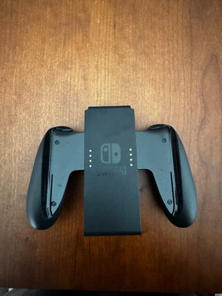 Nintendo Switch + 4 mandos + complementos