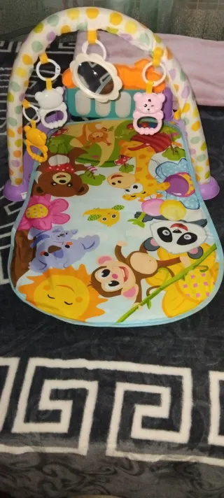 Tapete de juegos infantil con gimnasio