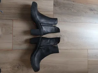 Botines ART negros talla 37. Muy poco uso.