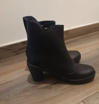 Botines ART negros talla 37. Muy poco uso.