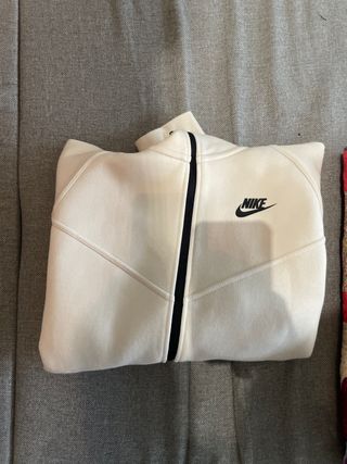 Sudadera Nike Tech beige chica