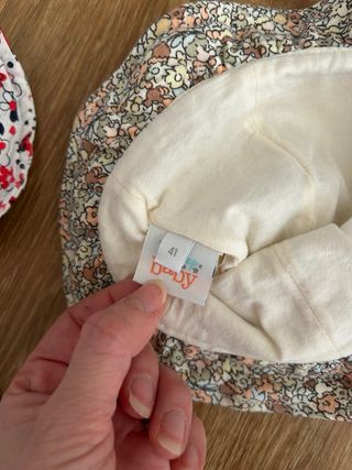 3 Cappellini Neonato 6-9 Mesi