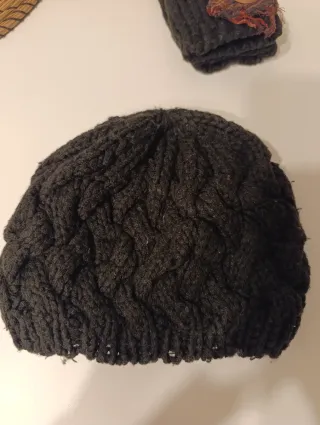 Gorro y guantes Desigual negros