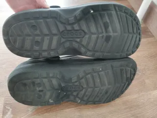 Crocs gris oscuro mate hombre