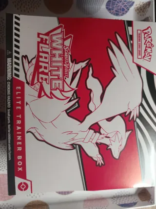 Pokémon ETB White Flare (Inglés)