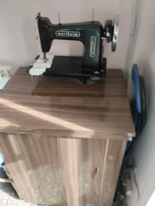 Máquina de coser Wertheim negra