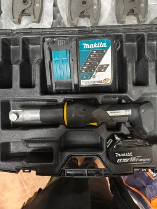 Prensadora Hidráulica multicapa Klauke Makita