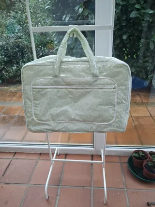 Maleta de bebé con estampado floral