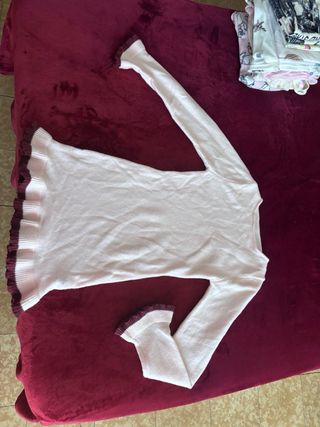 Vestido rosa de punto con volantes