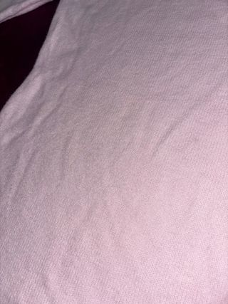 Vestido rosa de punto con volantes