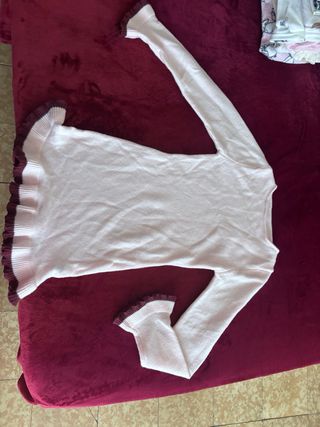 Vestido rosa de punto con volantes