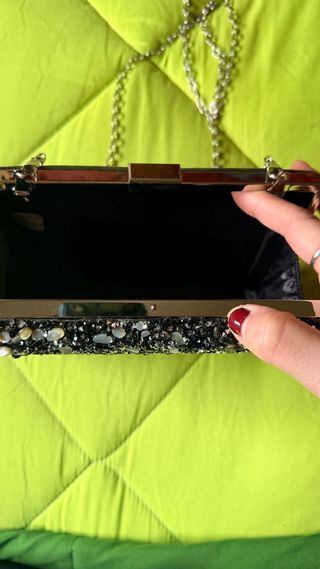 Bolso de fiesta negro y plateado