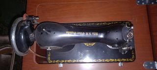 Máquina de coser Alfa con mueble, REBAJADA.