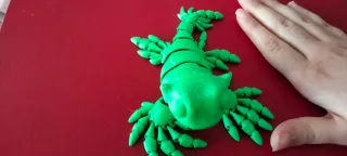 Dragón articulado verde