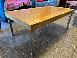 Mesa de centro de madera y metal