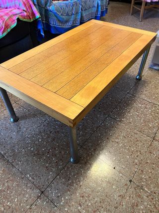 Mesa de centro de madera y metal