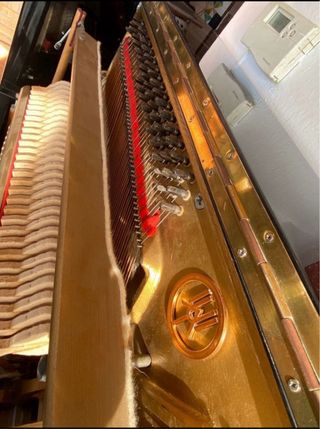 Piano Vertical Negro con banqueta de Piano