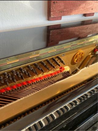 Piano Vertical Negro con banqueta de Piano