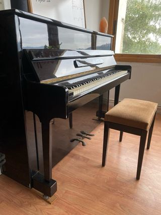 Piano Vertical Negro con banqueta de Piano
