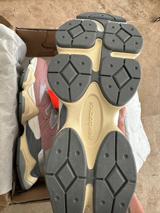 New Balance 9060 Rosa Beige