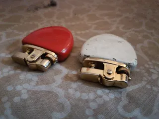 Accendino vintage cuore rosso e bianco