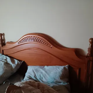 Armario de madera con espejos