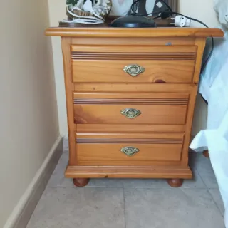 Armario de madera con espejos