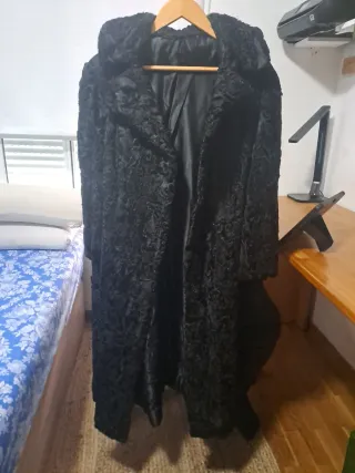 Abrigo de astracán negro