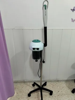 Lote mobiliario y maquinaria de estética.