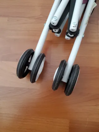 Silla de paseo para niña rosa, nueva sin usar