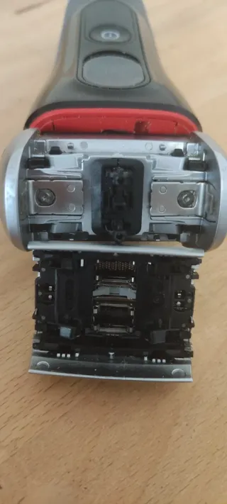 Afeitadora Braun Serie 5 + Base Autoclean