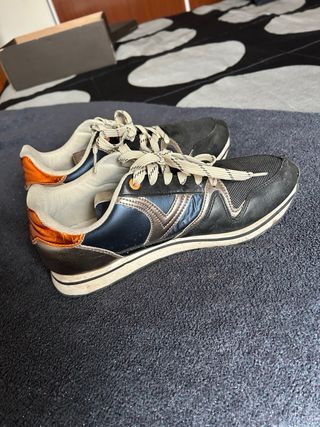 Zapatillas Victoria Beige y Negro