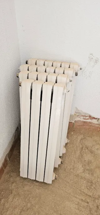Radiadores de hierro blancos
