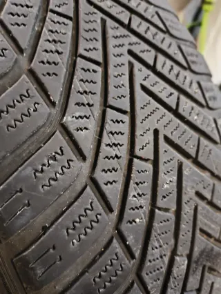 Neumáticos Vredestein 215/65/16 102H