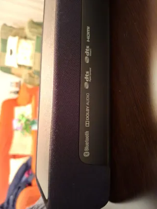 Barra de Sonido Yamaha Negra y subwoofer