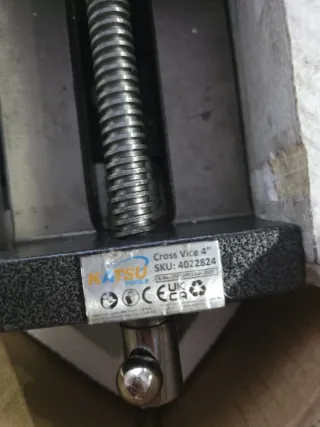 Torno de banco inclinable 4 pulgadas