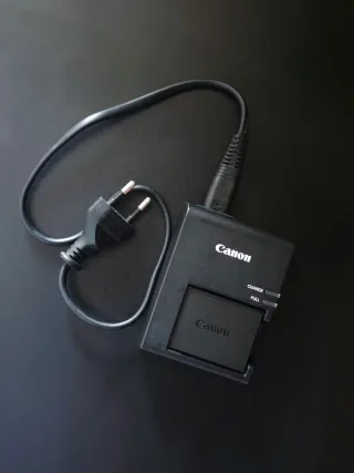 Cámara Canon EOS 2000D Negra