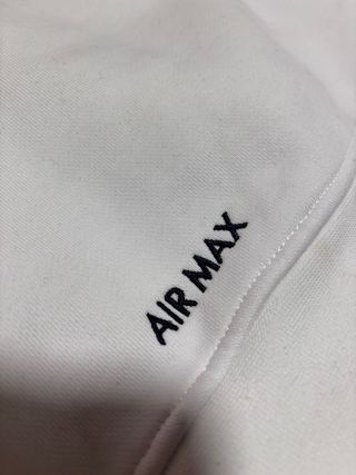 Chaqueta Nike Supreme Blanca y Negra