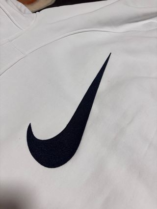 Chaqueta Nike Supreme Blanca y Negra
