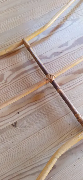 Perchas de bambú y ratán