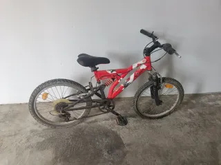Bicicleta infantil roja Btwin