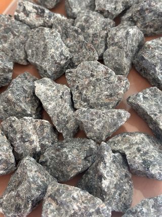 Yooperlite grezzo fluorescente