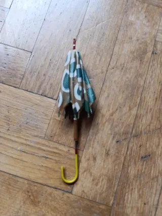 Antiguo paraguas de muñeca